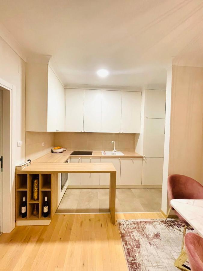 Stan Na Dan "Apartman Purple" Apartment Banja Luka Exterior photo