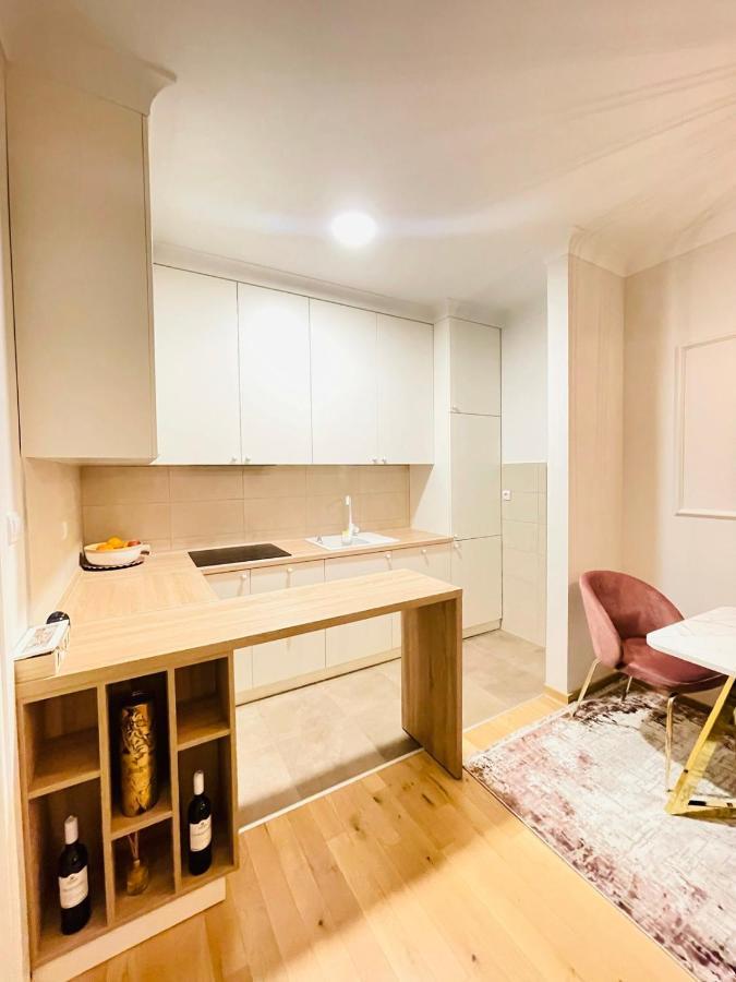 Stan Na Dan "Apartman Purple" Apartment Banja Luka Exterior photo