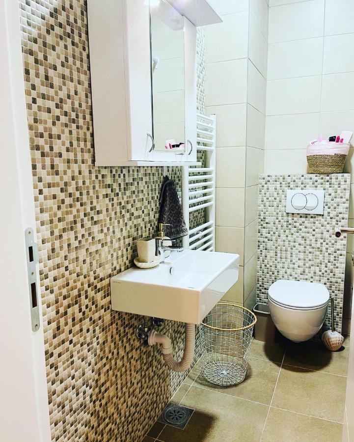 Stan Na Dan "Apartman Purple" Apartment Banja Luka Exterior photo